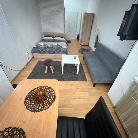 Мини Студио Рози Sandanski Luaran gambar