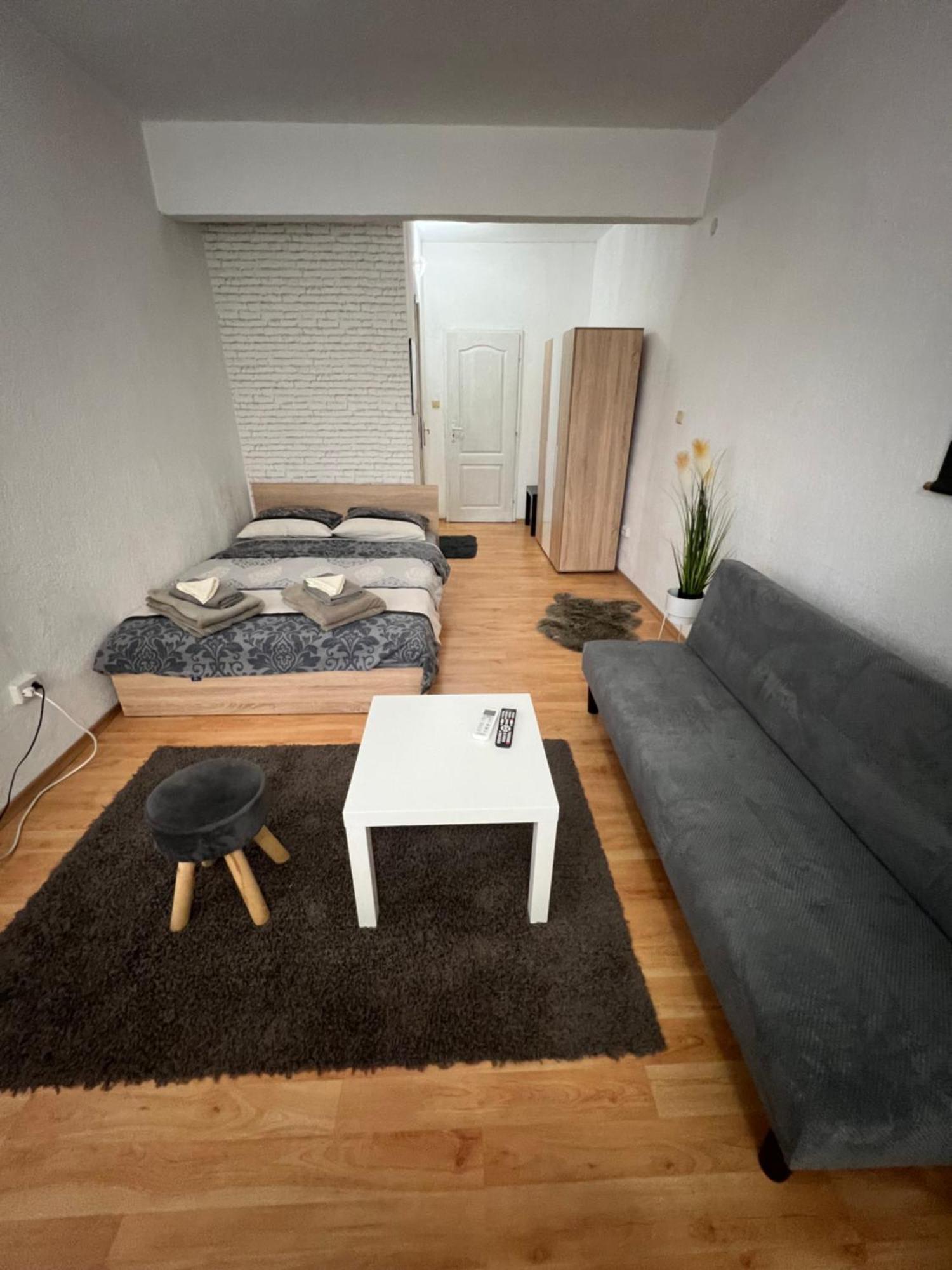 Мини Студио Рози Sandanski Luaran gambar